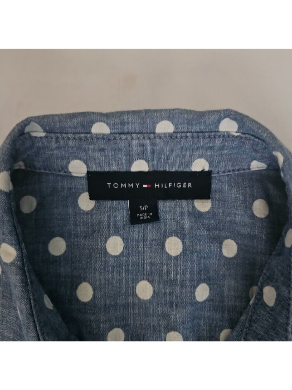 Tommy Hilfiger Women's Chambray Roll Tab Sleeve Polka Dot Print Shirt Size S/P - Picture 8 of 16